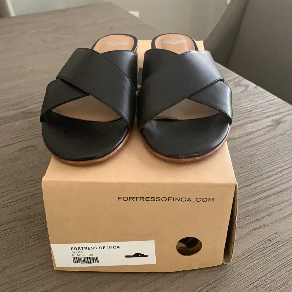 Fortress of Inca Black leather slides NEW 8/38